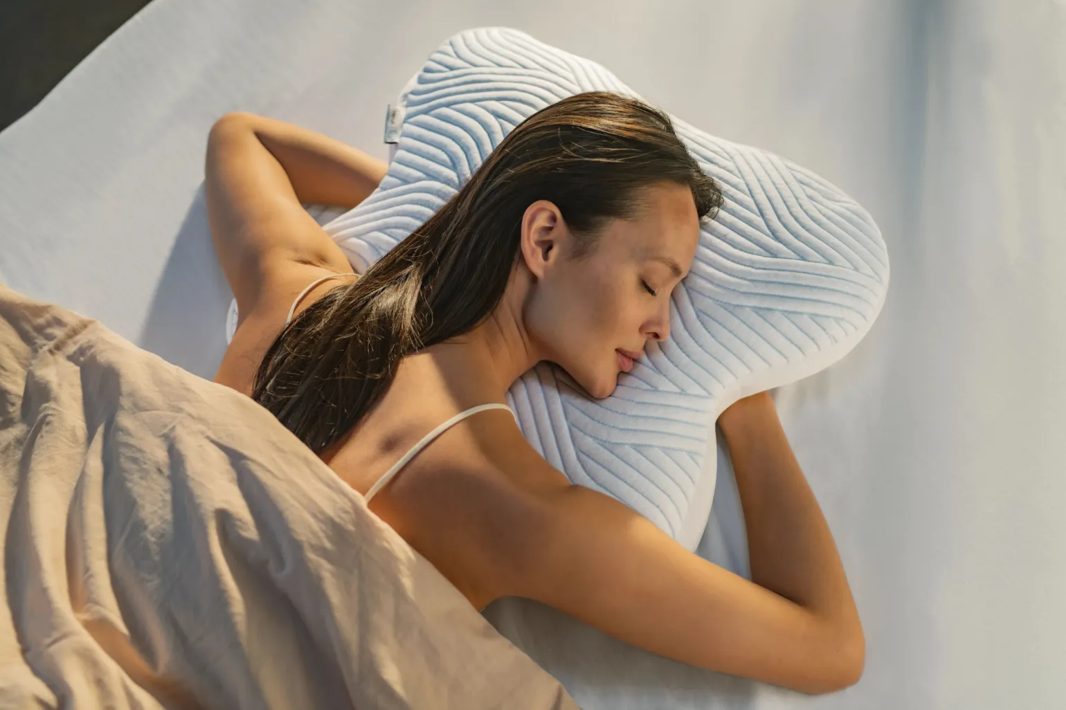 The TEMPUR SmartCool™ pillows give you tailored support and cooling comfort, via innovation and incredible technology.  

So whether it’s the Ombracio; Cloud; or Original Smartcool,  the incredible range of Tempur pillows gives the perfect balance for a true, restful nights sleep.

