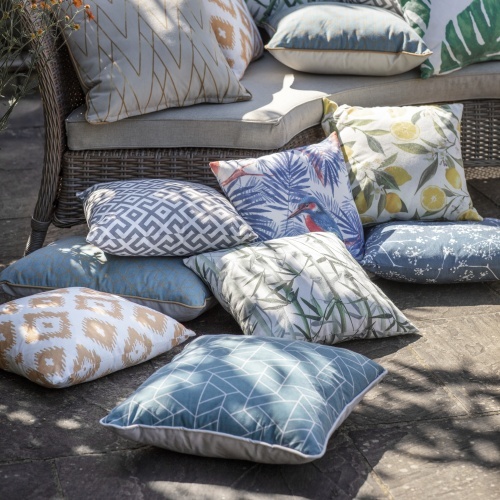 Outdoor Cushions & Throws