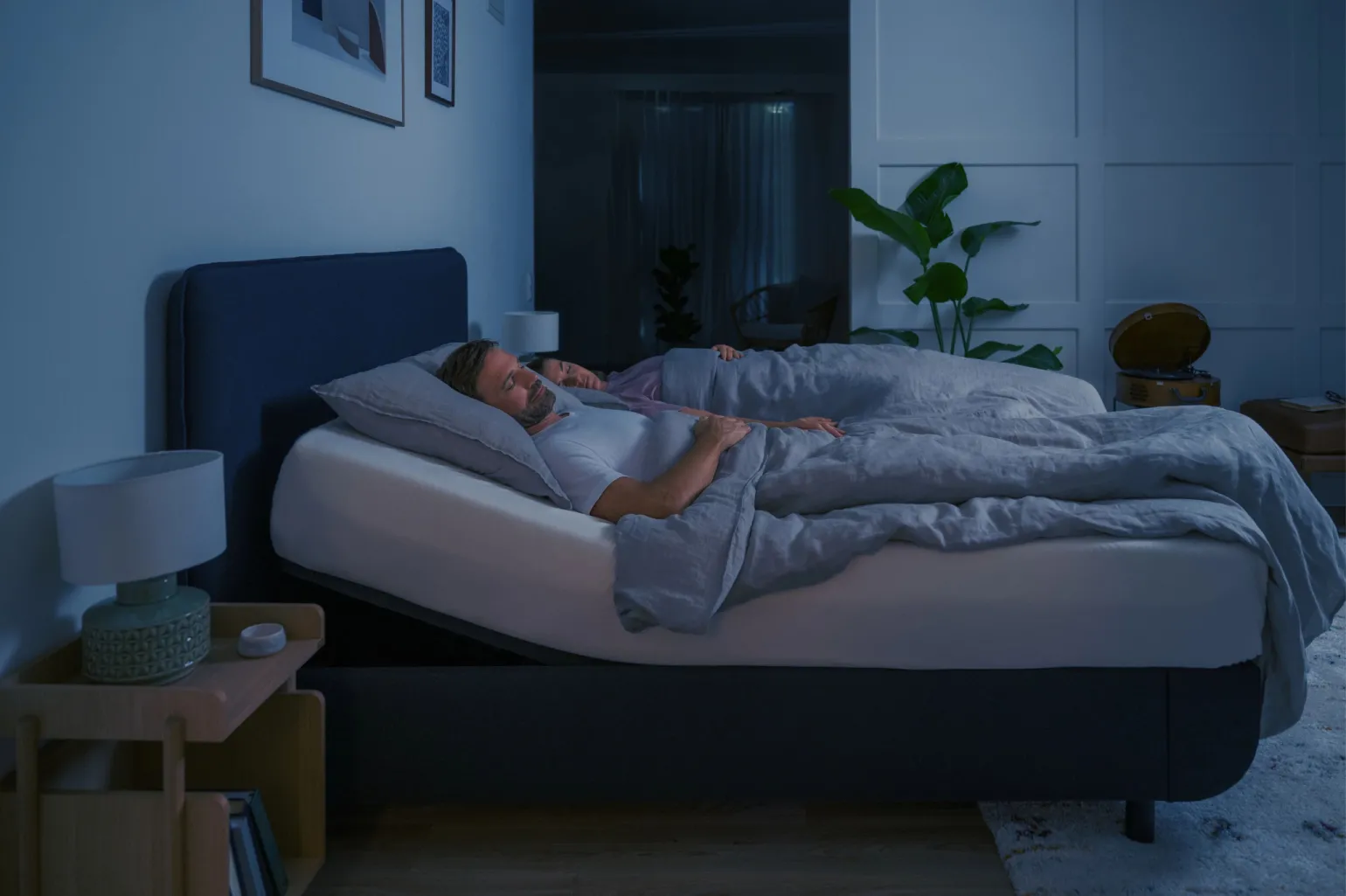 Check out the TEMPUR Arc™ Bed Range. A series of beautifully crafted bed bases, headboards, legs and fabrics where design is perfectly in-line with performance.
Or, if you want to get technical, then try the Tempur Ergo™ Smart Base, which can detect you or your partners snoring, and automatically responds to a position that helps reduce snoring.
