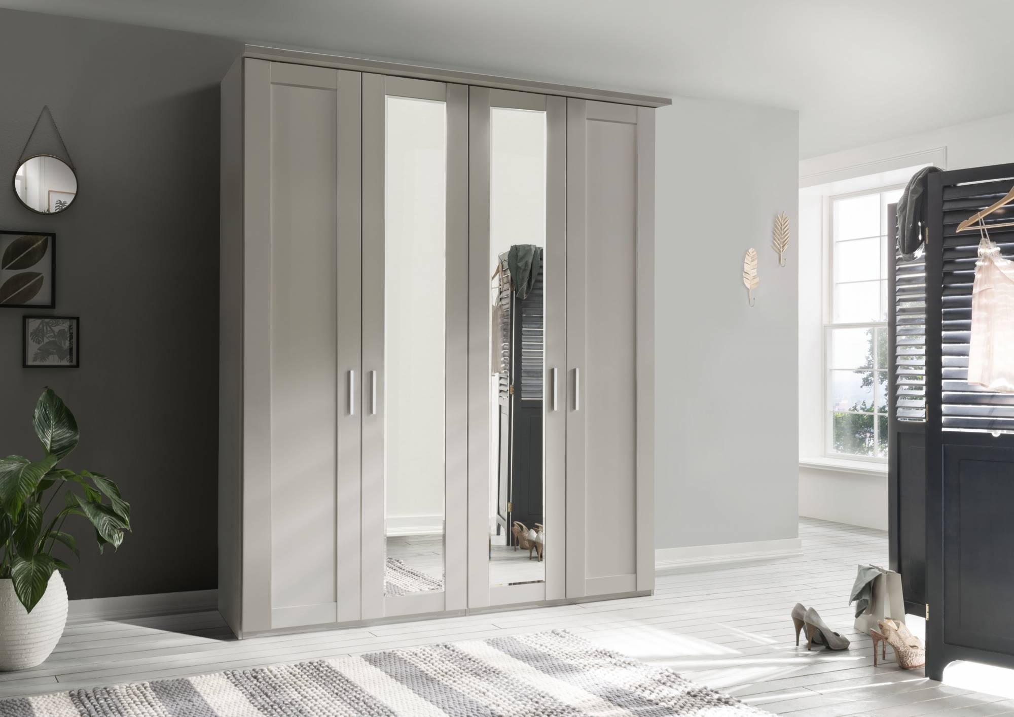 Mirror door wardrobe hotsell