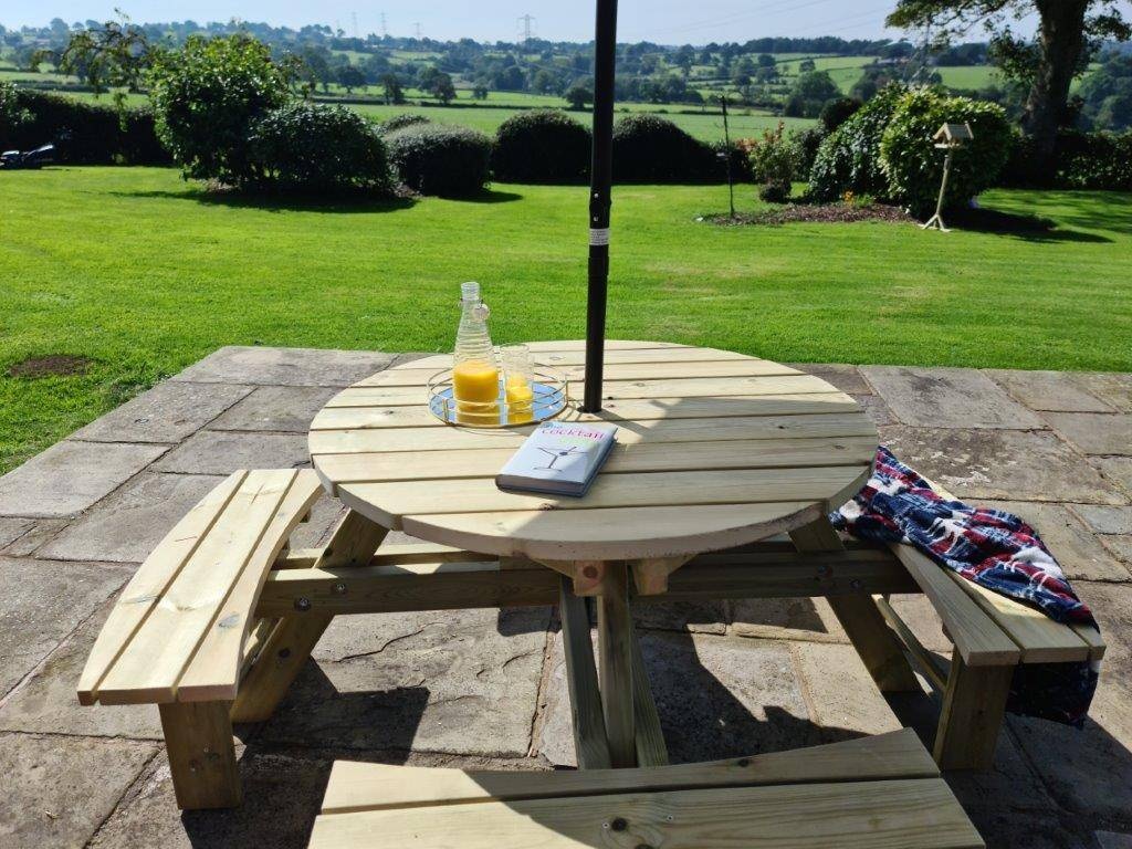 Valley Westwood Round 8 Seat Picnic Table Downtown