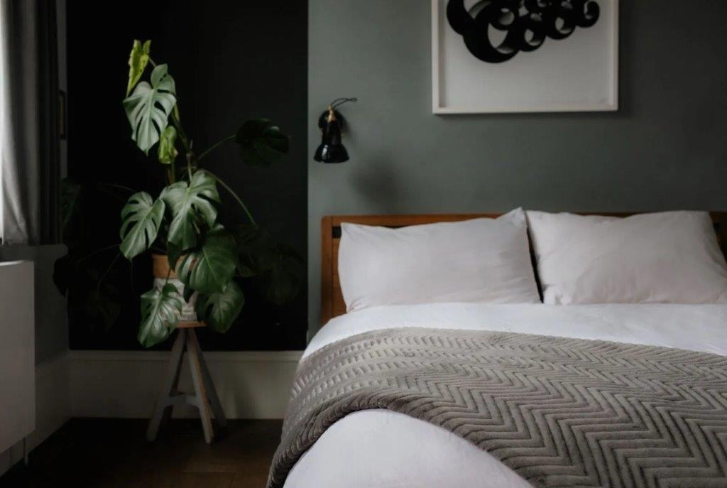 Dreamland 16822B Relaxwell Deluxe Velvet Herringbone Heated Throw Gr