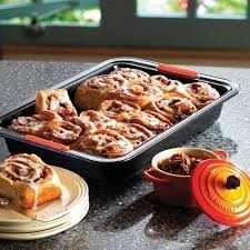 Le Creuset 28cm Rectangular Cake Tin