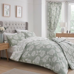 Dreams & Drapes Design Chrysanthemum Quilted Bedspread - Green