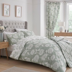 Dreams & Drapes Design Chrysanthemum Quilted Bedspread 230x200cm - Green