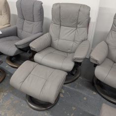 Stressless Mayfair Classic Leather Chair & Footstool (M) - Paloma Silver Grey/Grey Wood