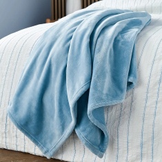 Helena Springfield Calico & Chalk Snug Fleece Throw 140x180cm - Blue Helena Springfield Calico & Chalk Snug Fleece Throw 140x180cm - Blue