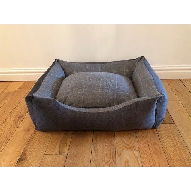 K9 Bassett 24 x 20cm Dog Settee