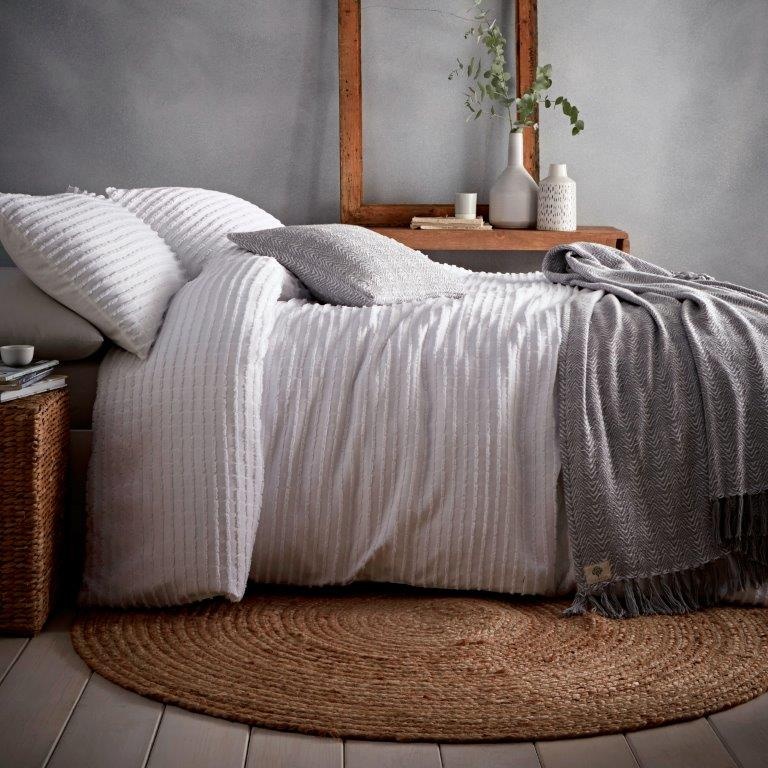 Appletree Appletree Torbury Tuft White Duvet Set