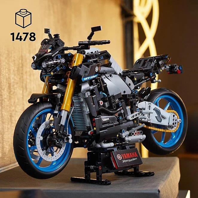 LEGO Technic 42159 Yamaha MT-10 SP Downtown