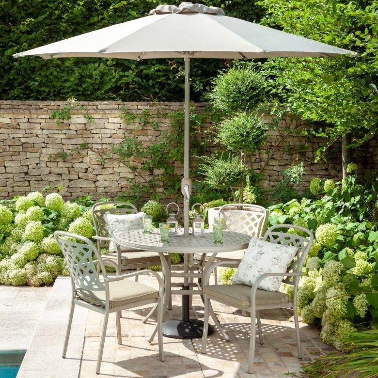 Hartman Hartman Berkeley 4 Seater Round Dining Set & Parasol - Maize