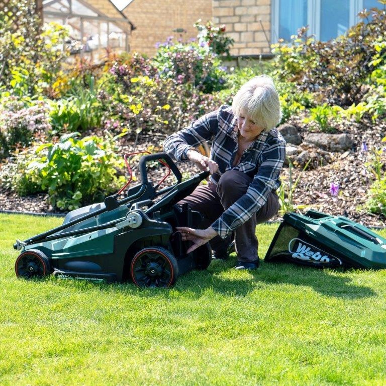 Webb Eco WEV20X2LM43B4X 40V 43cm (17inch) Cordless Rotary Lawnmower garden 2