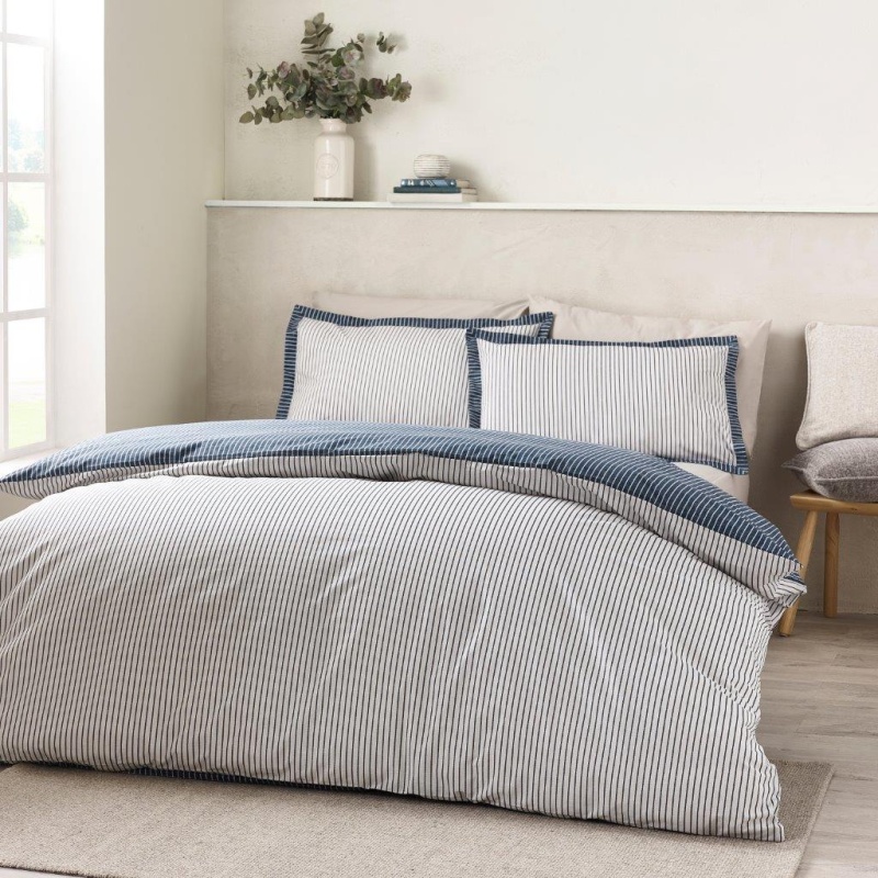 Catherine Lansfield Catherine Lansfield Oxford Pinstripe Duvet Set - Navy