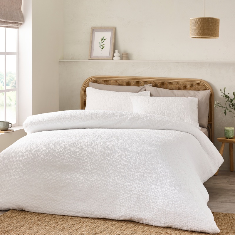 Catherine Lansfield Catherine Lansfield Crinkle Seersucker Duvet Set - White
