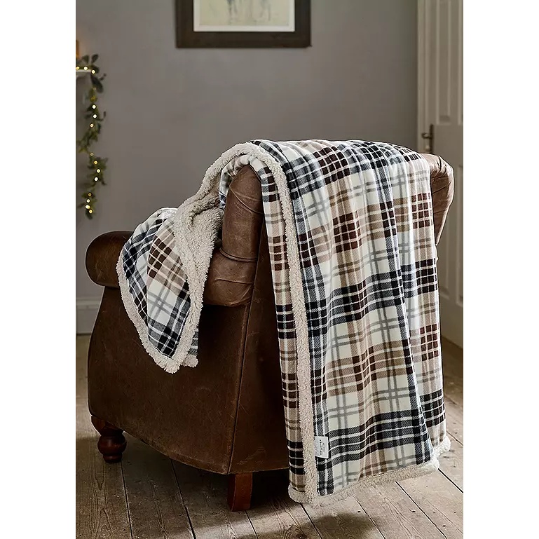 Deyongs Balwin Tartan Throw 140x180cm - Navy & Chocolate