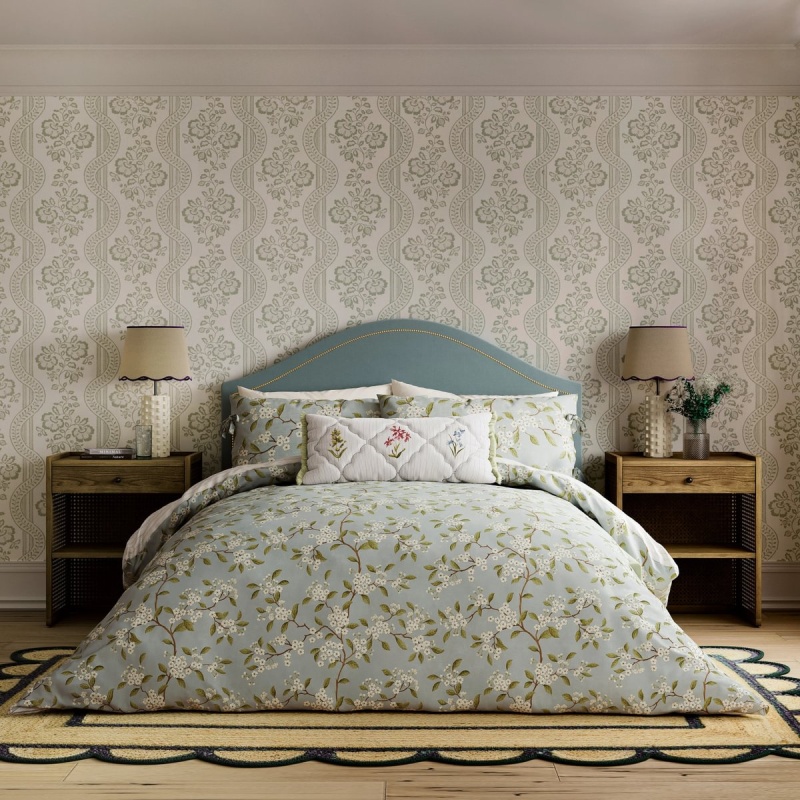Sanderson National Trust Light Damson Blossom Duvet Set - Porcelain - King