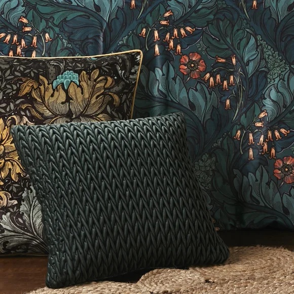 Laurence Llewelyn-Bowen Laurence Llewelyn-Bowen Amory Cushion 43cm - Bottle Green