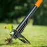 Fiskars Xact Weed Puller action